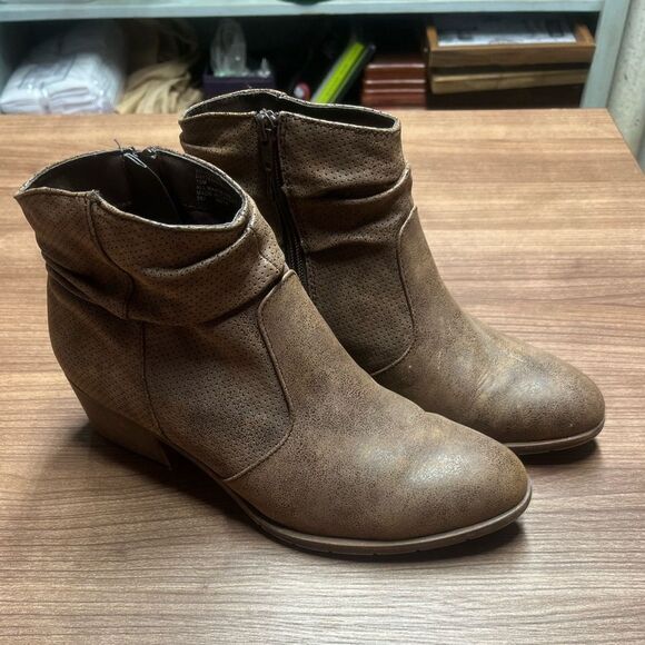 Brown booties - Picture 2 of 8